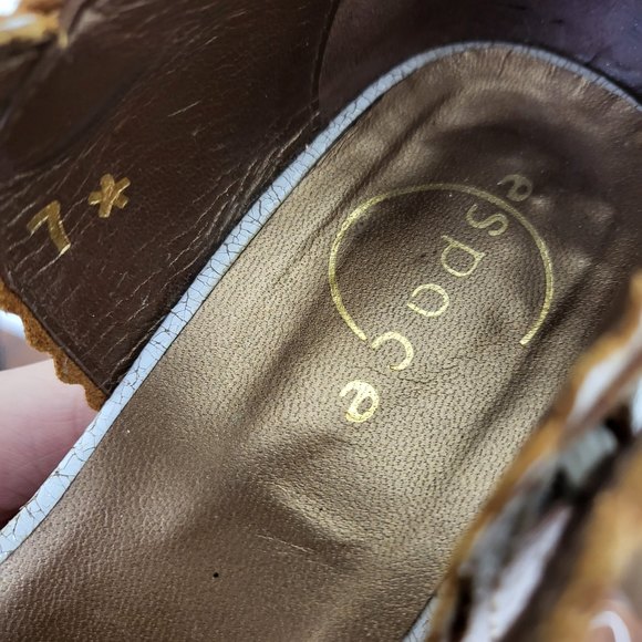 Espace white distressed mary jane heels size 7.5 - Picture 6 of 8